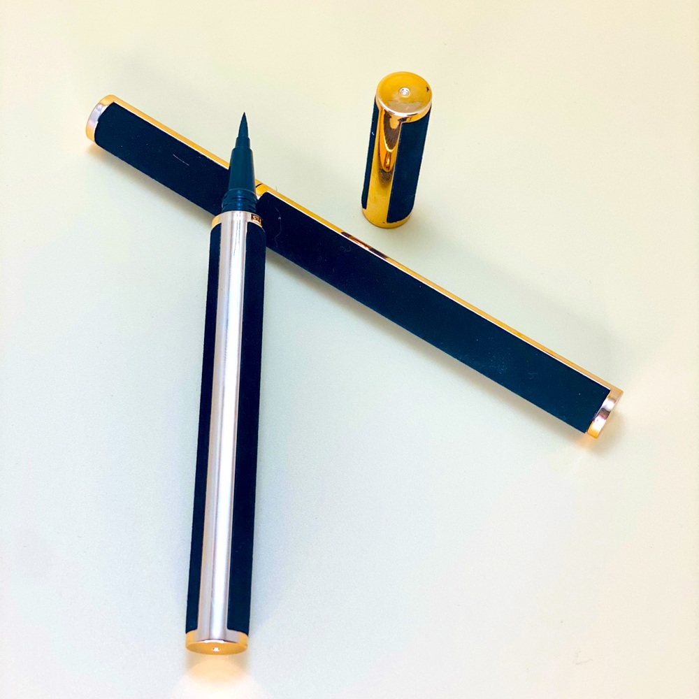 Eyeliner/glue duo